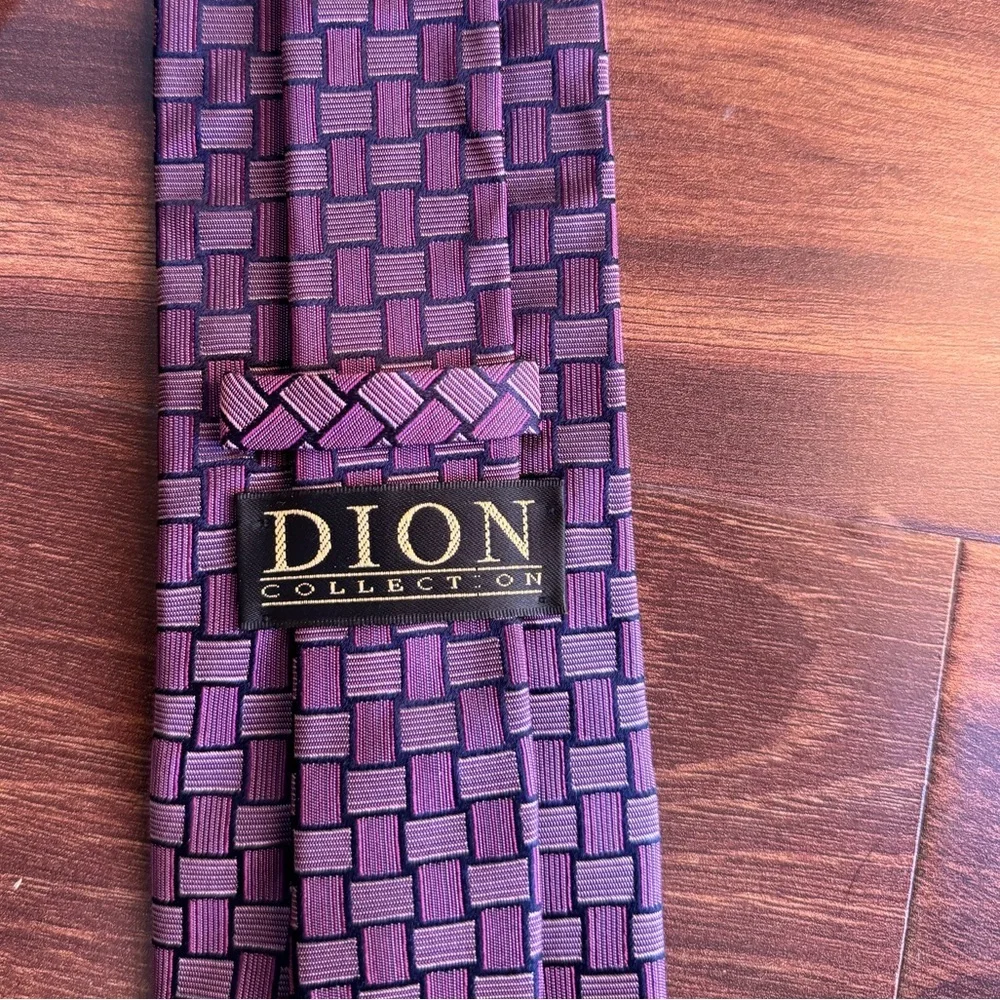 Sophisticated DION Collection Geometric Men's Tie in Rich Purple